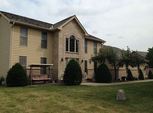 8518 Country Shire Ln, Spring Grove, IL 60081