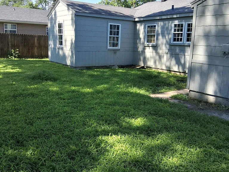 1552 S Elm Ave — Photo 10