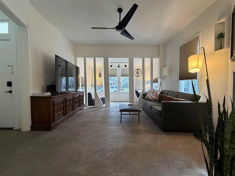 318 Hyde Park Blvd #A — Photo 16