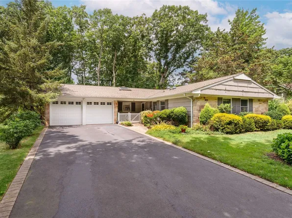 16 Shelbourne Ln, Stony Brook, NY 11790