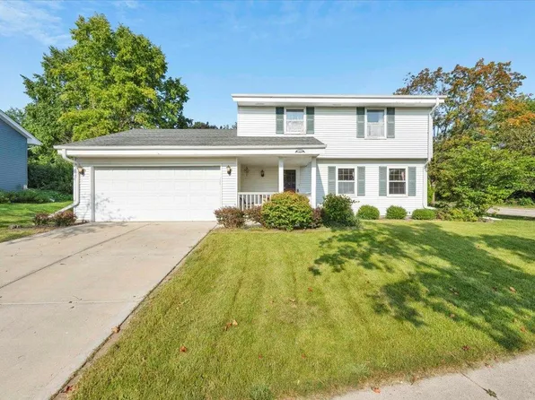 444 N University Dr, Waukesha, WI 53188