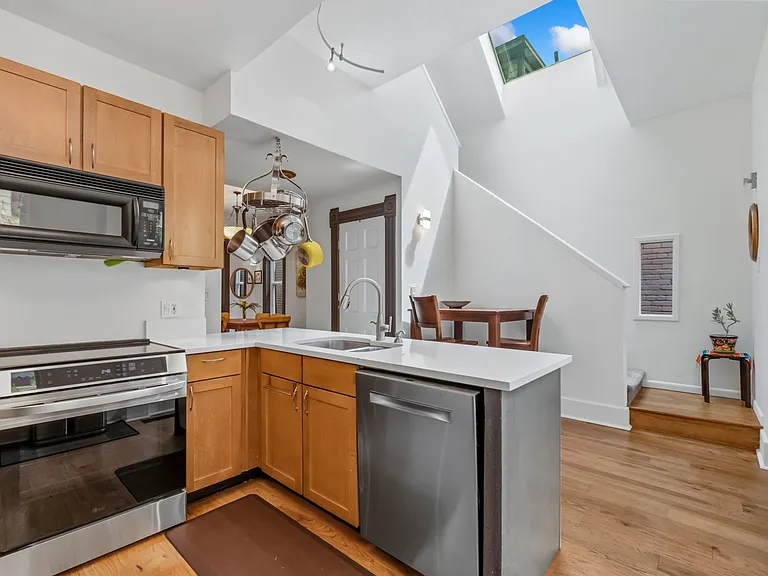 2523 California St — Photo 15