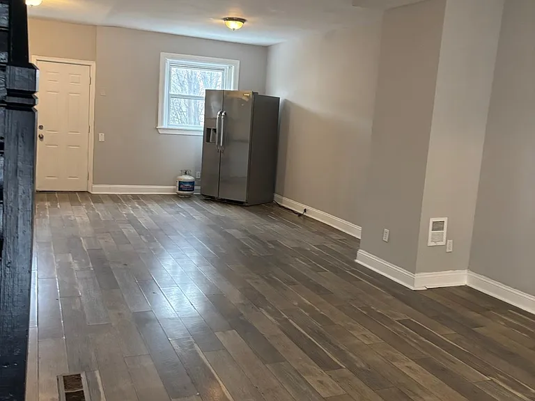 2525 Shields St — Photo 16