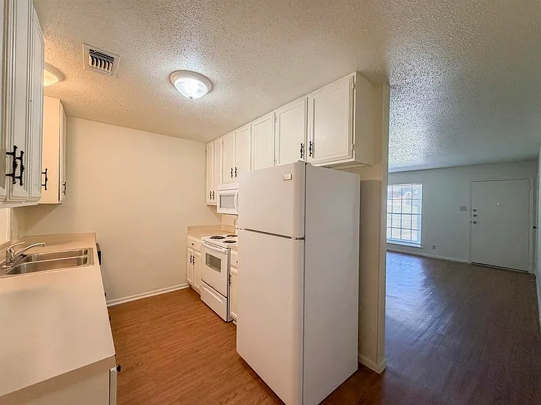 3705 Ivanhoe Dr — Photo 17