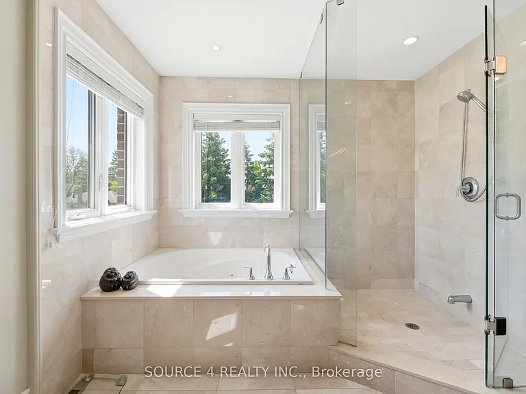 39 Amesbury Dr — Photo 25