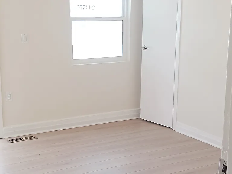 6721 Tyrone Ave — Photo 9