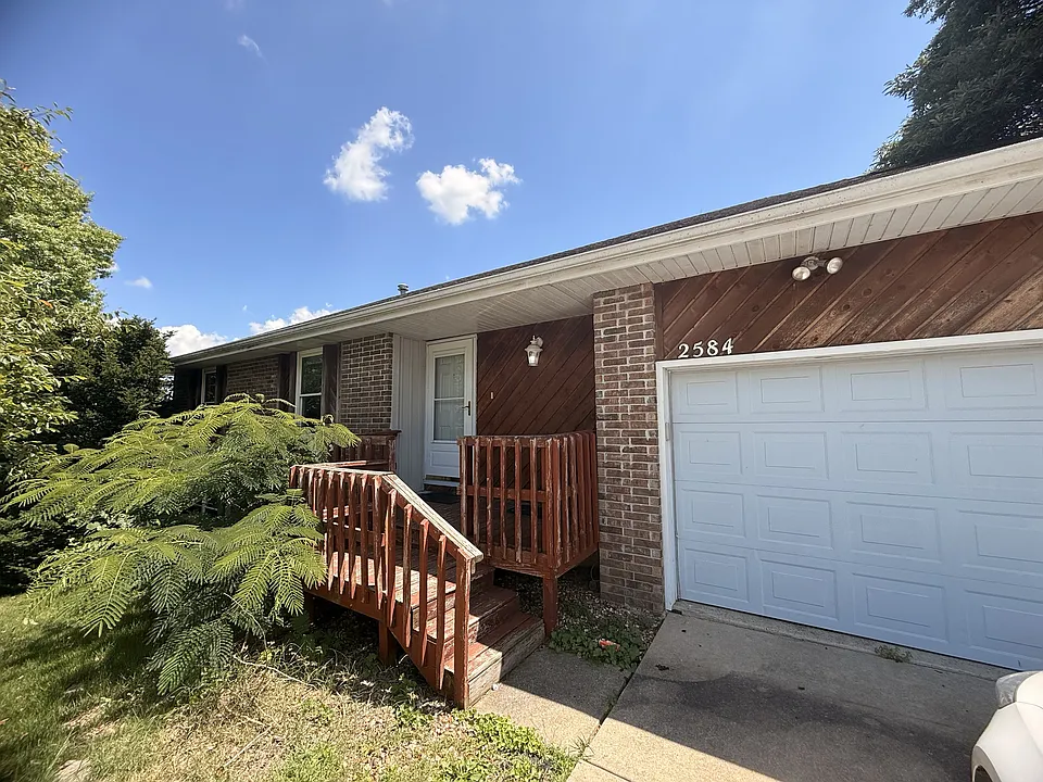 2584 W Village Ter
