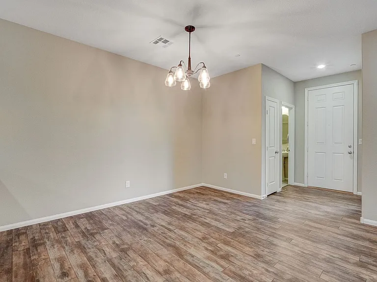 2806 Alenga St — Photo 7