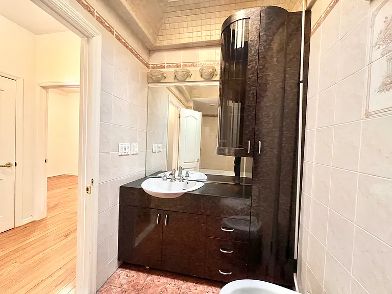 24XX E 26th St #2 — Photo 14