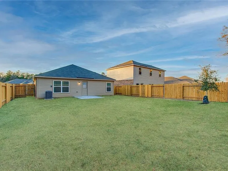 10699 Lost Maples Dr — Photo 33