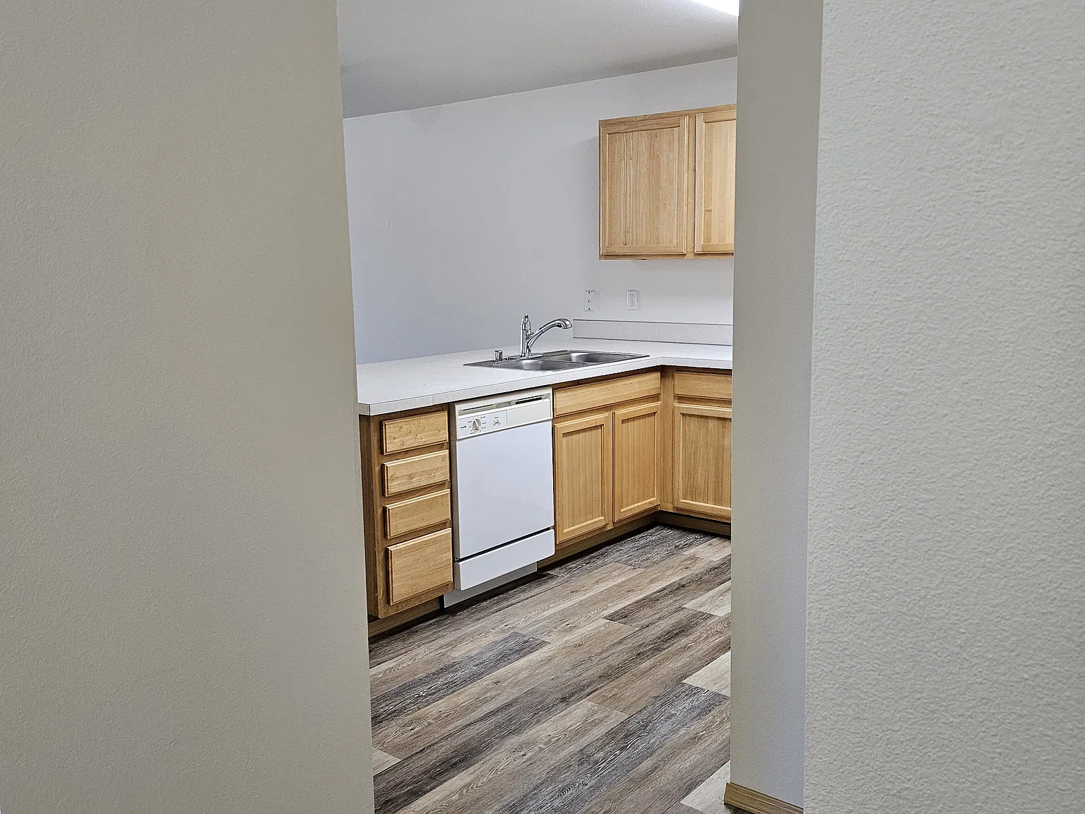 3 bed, 1300 sqft, $1,895 — Photo 3