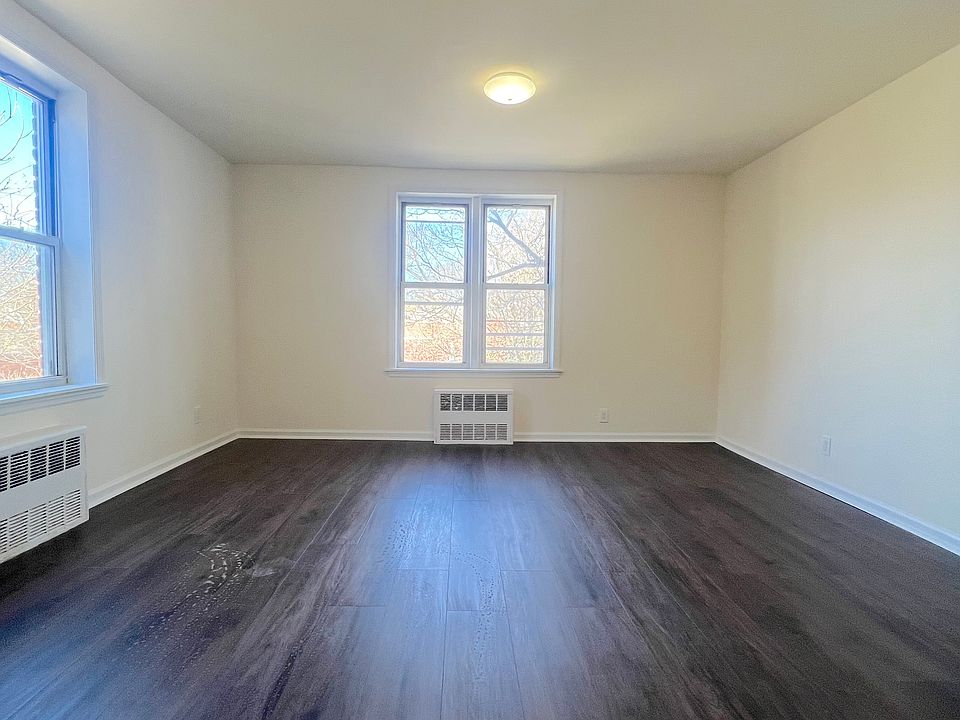 2nd image of 189-14 Crocheron Ave #422