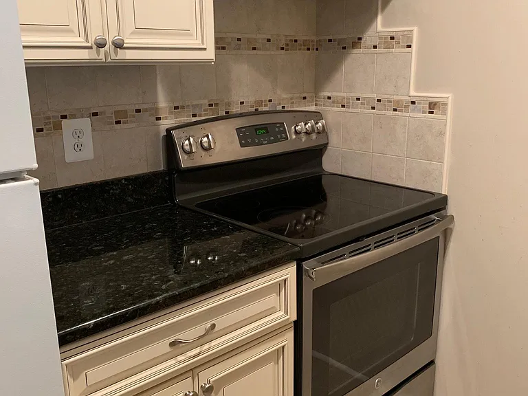 4708 Ravens Crest Dr — Photo 3