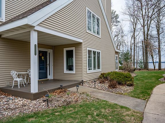 2nd image of N7821 Lake View Ct #15