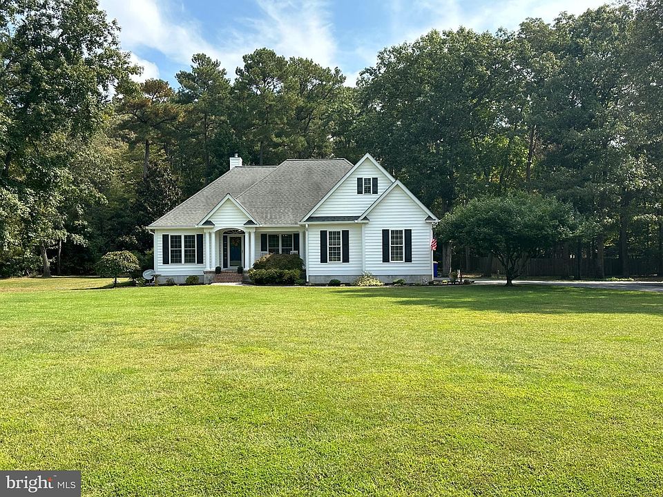 1st image of 20 Woodland Dr