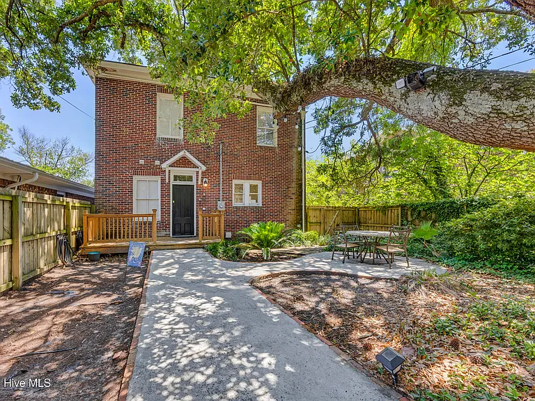 1517 Market St — Photo 25