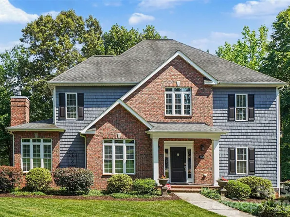 162 Twin Lakes Dr, Statesville, NC 28625