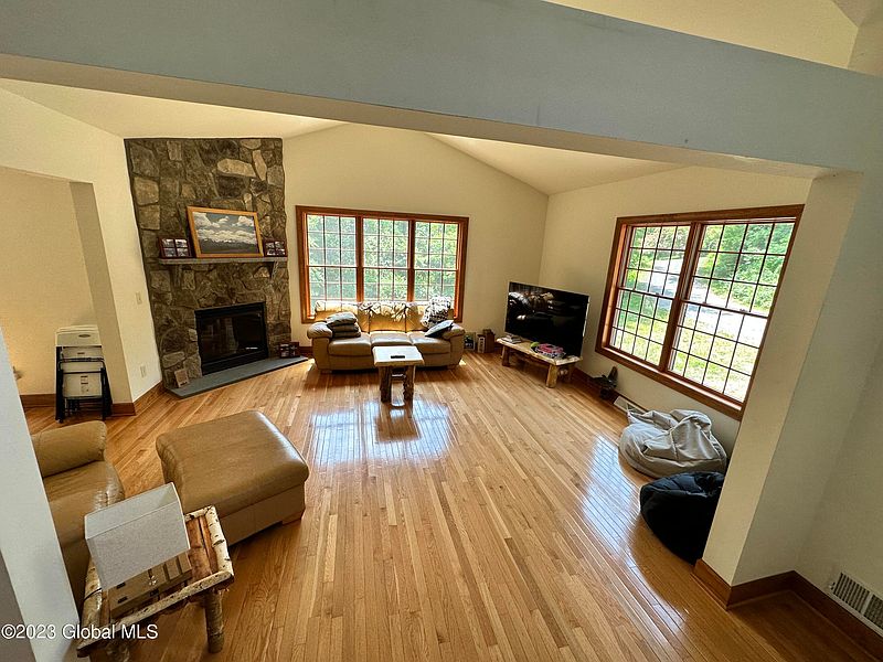 4th image of 14 Apple Hill Road