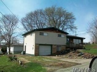 1435 Poplar St, Belpre, OH 45714