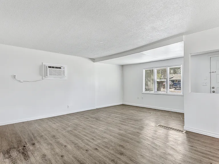 6776 Ash St — Photo 8
