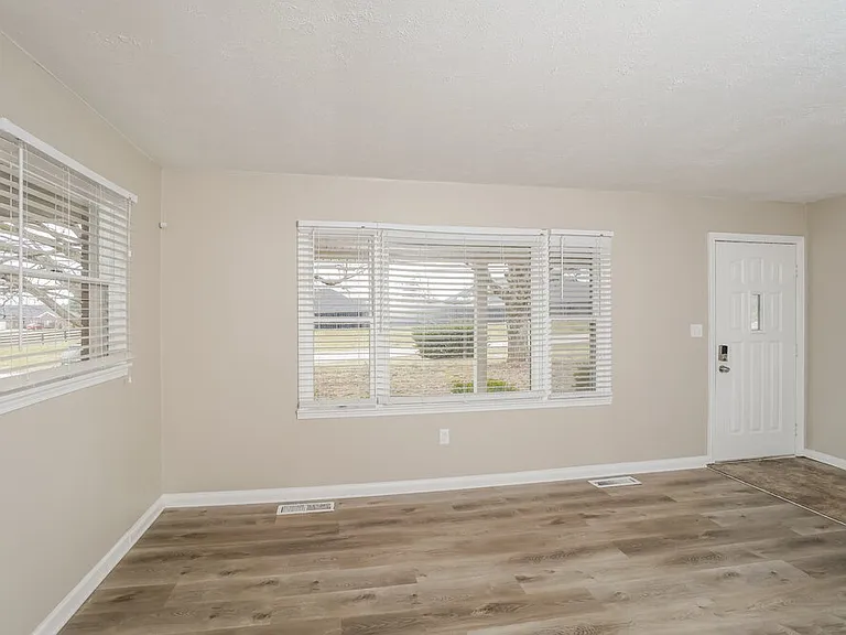 2389 Mount Eden Rd — Photo 5