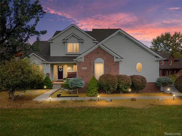 13552 Windmoor Dr, South Lyon, MI 48178