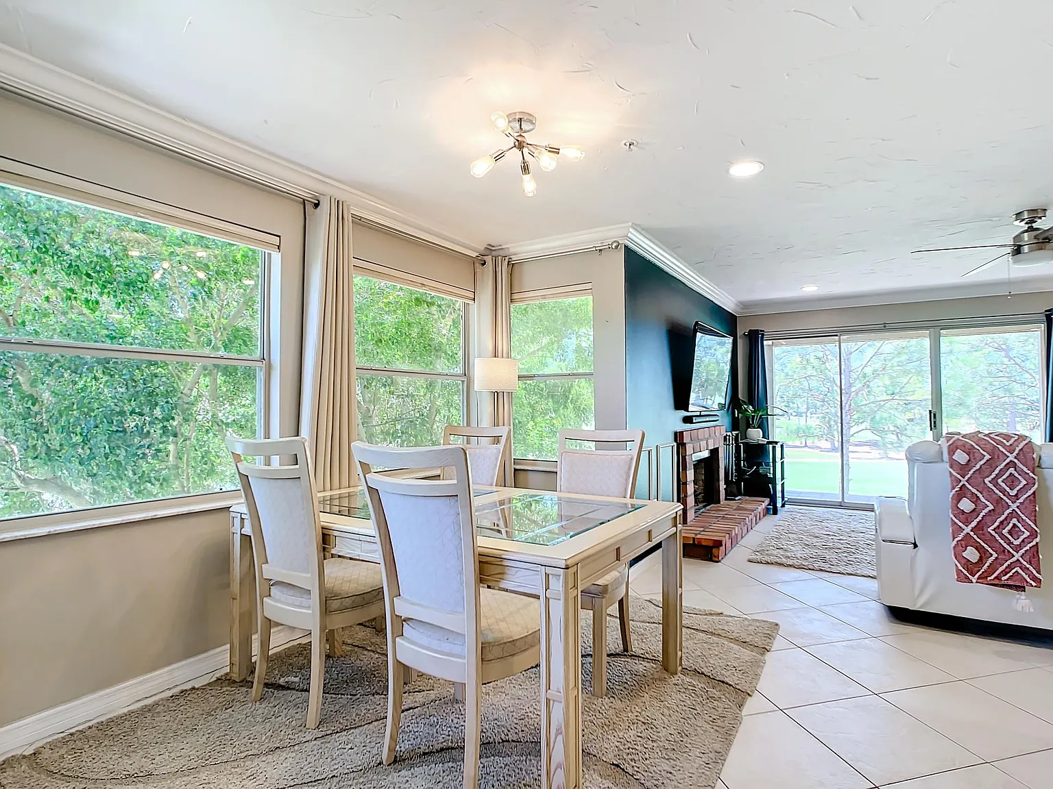 2 bed, 1172 sqft, $2,490 — Photo 4