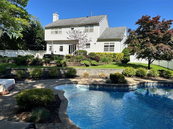 21 Coventry Lane, Smithtown, NY 11787