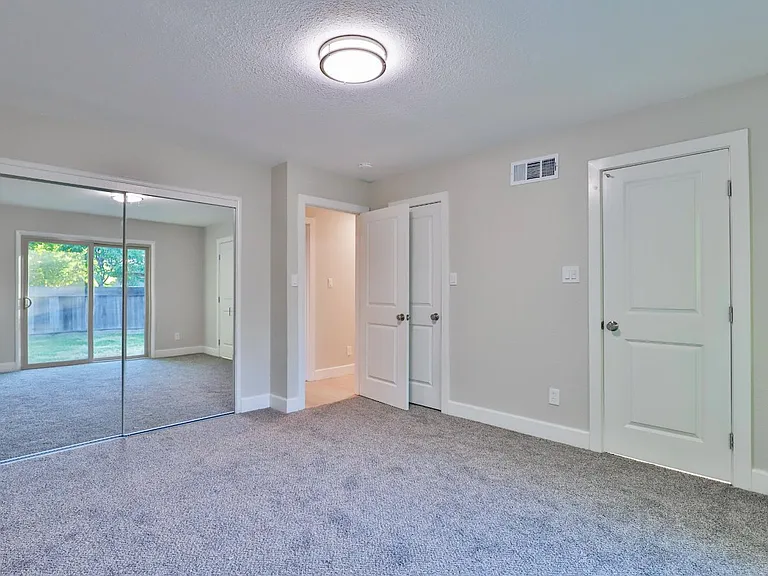 8257 Lake Forest Dr — Photo 24