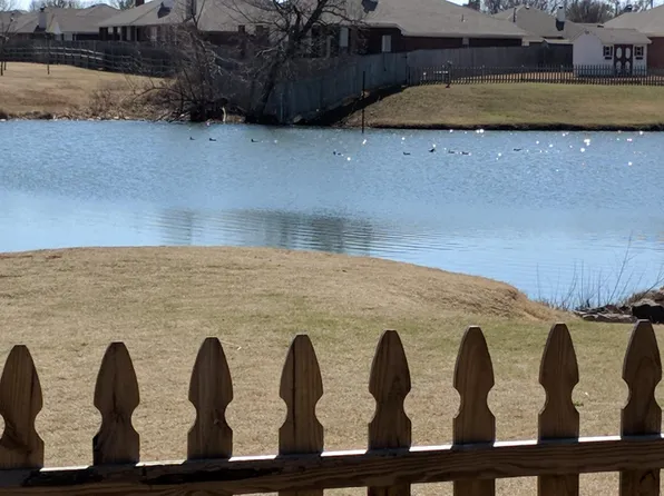 320 SE 23rd St, Moore, OK 73160