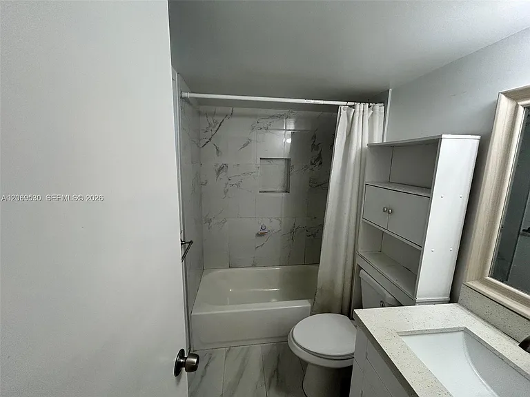 815 SW 30th St #J — Photo 15