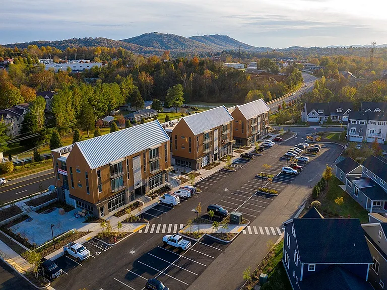 Riverside Village Apartments — Photo 37
