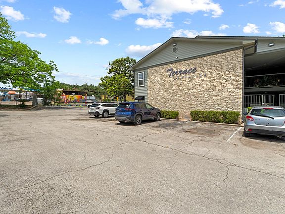 2nd image of 2303 E Side Dr APT 211