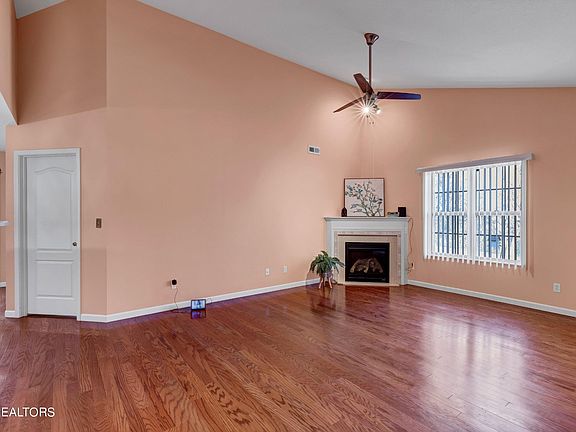 3rd image of 6809 La Christa Way