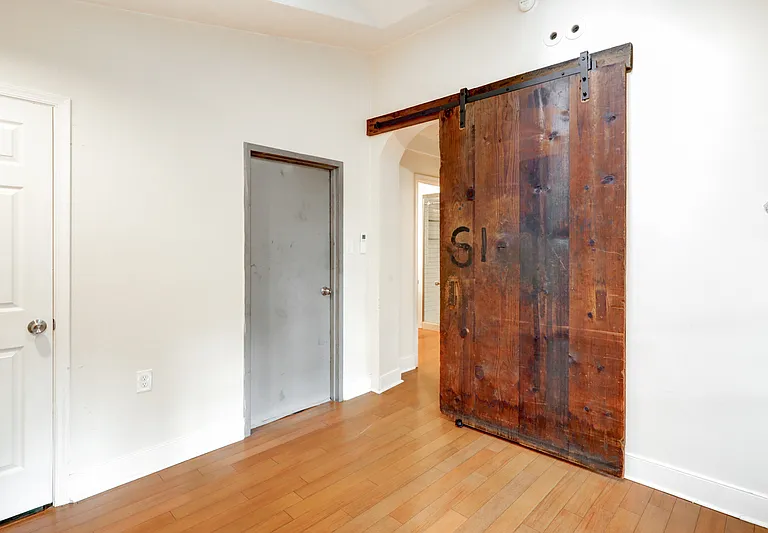 121 E Chestnut St #121B — Photo 6