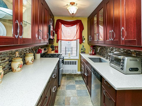 4th image of 3324 93rd St #5