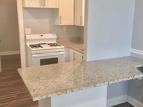 5th image of 425 E 200 S APT 2