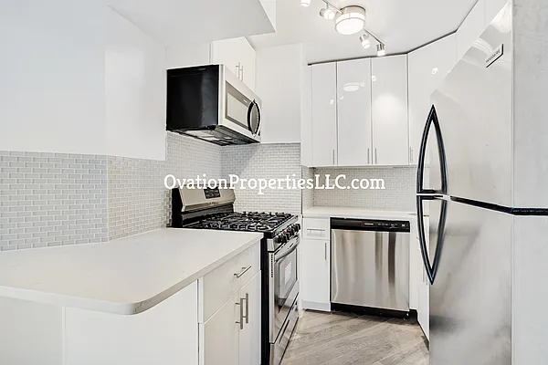 Rented by R New York | media 8
