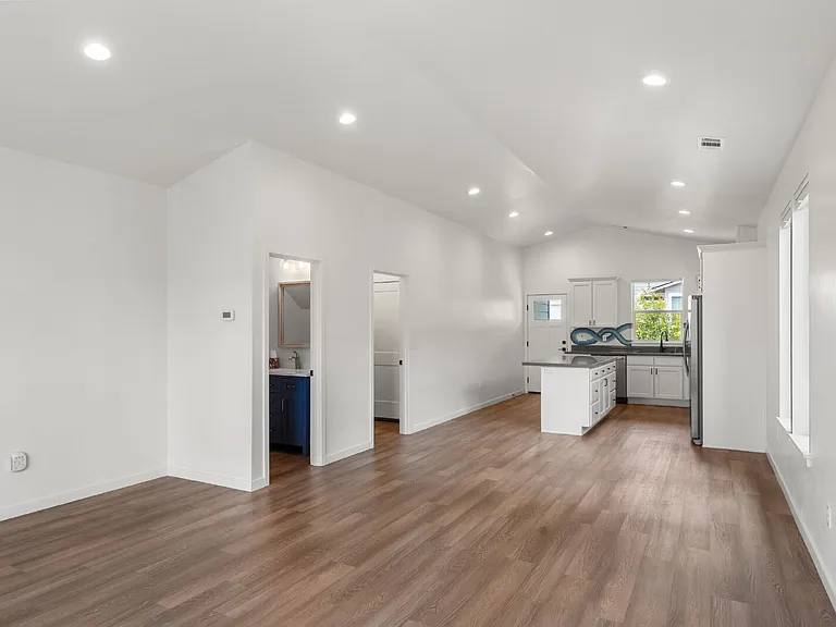 256 Rockfellow Pl — Photo 2