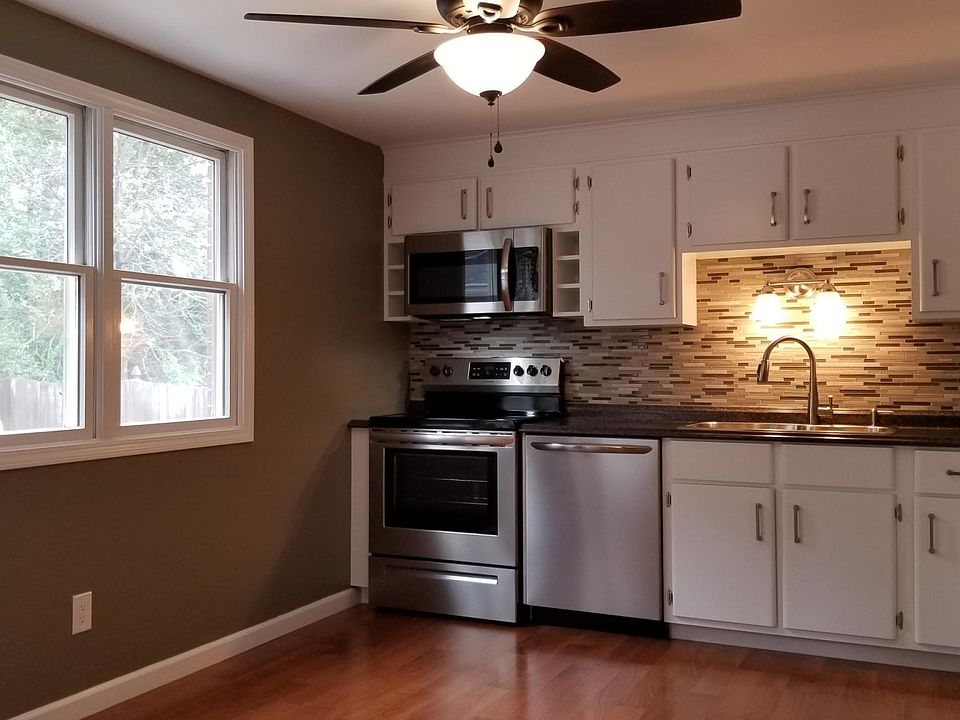 1st image of 39 Jeffrey Dr #B