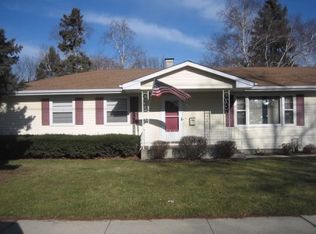 831 Esther Ave, Sycamore, IL 60178