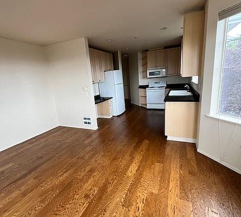 3rd image of 1409 Queen Anne Ave N APT 602