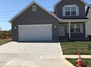 37 Robinson Circle Dr, Saint Louis, MO 63136