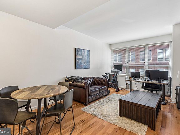 5th image of 1425 Locust St Unit 4E