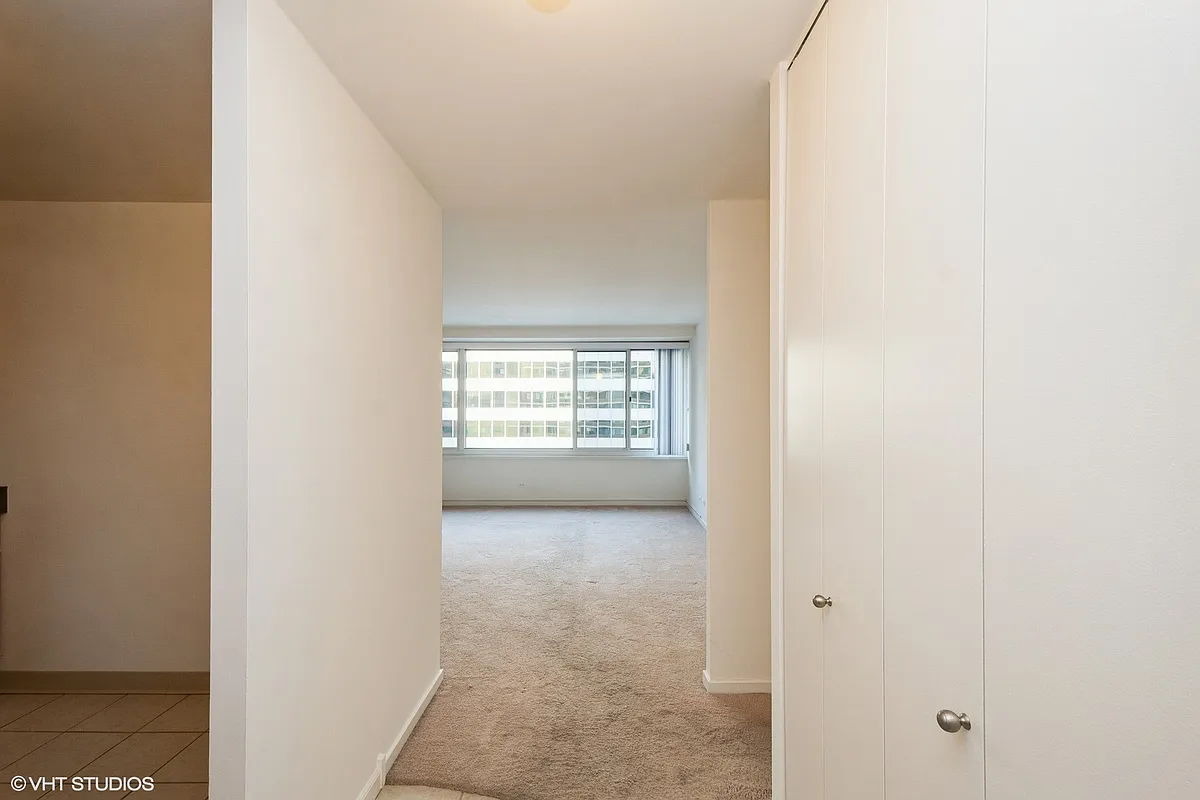 Building Photo - 211 E Ohio St #1504