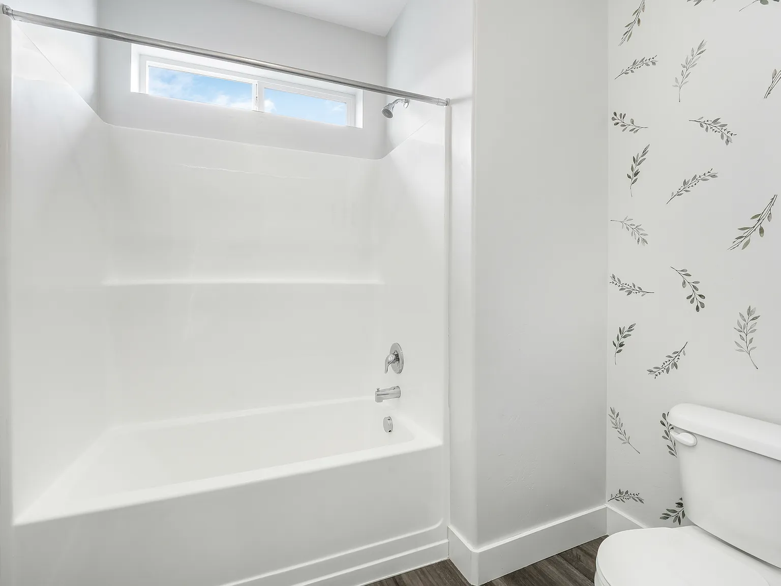3 bed, 1272 sqft, $800 — Photo 2