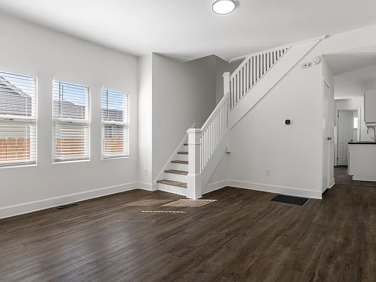 408 E Beecher St — Photo 1