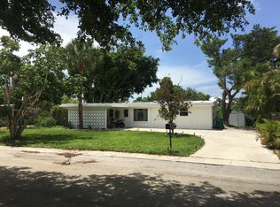 1940 Holiday Ln, Naples, FL 34104