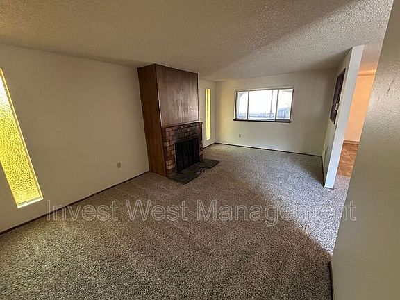 4th image of 1603 Ash St