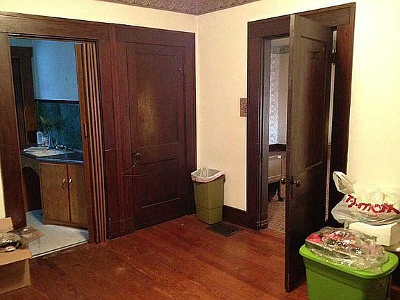 5th image of 1031 S Meridian St